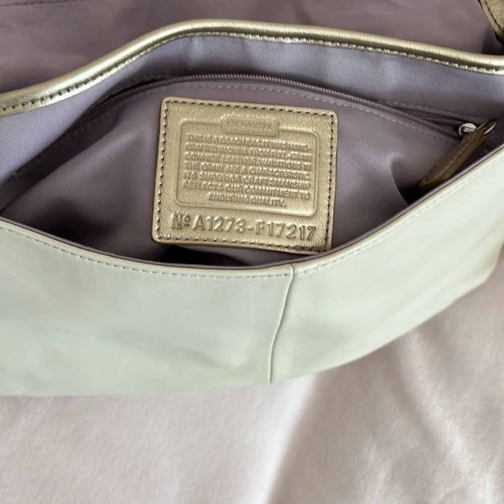 Coach bag cream and gold lavender inside - Picture 15 of 16